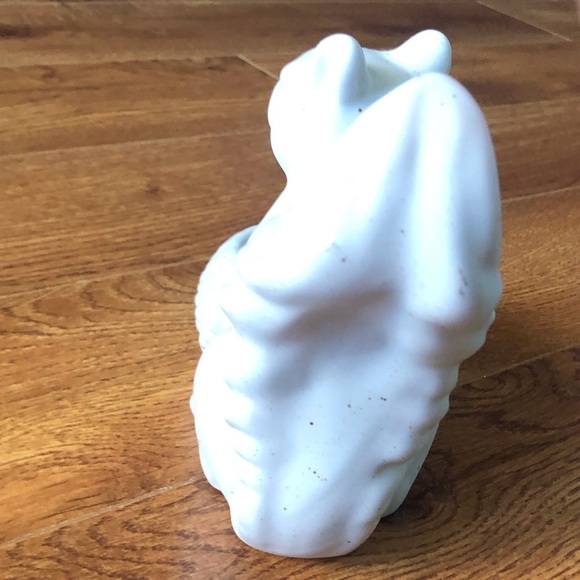 Ceramic cream squirrel tea light candle holder - Picture 3 of 6